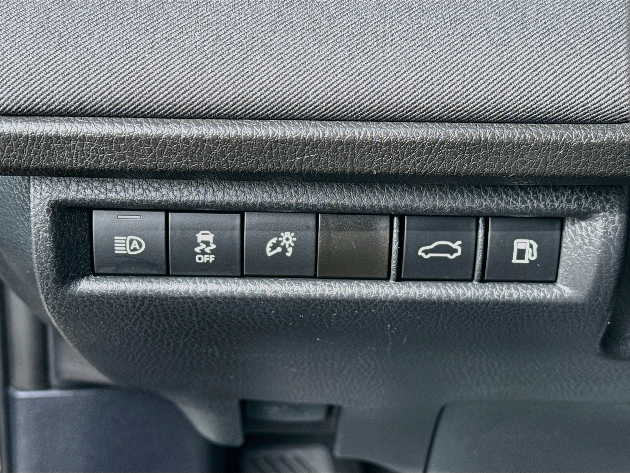 Used 2025 Toyota Camry LE FWD image 17