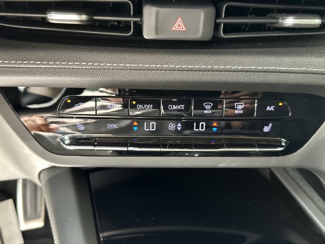Certified 2023 Buick Envision Preferred FWD image 26