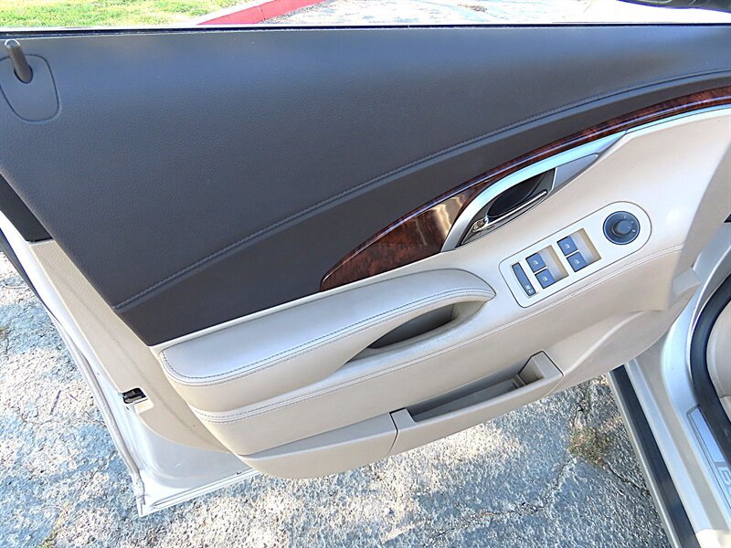Used 2010 Buick LaCrosse CXL w/ Luxury Package FWD image 27