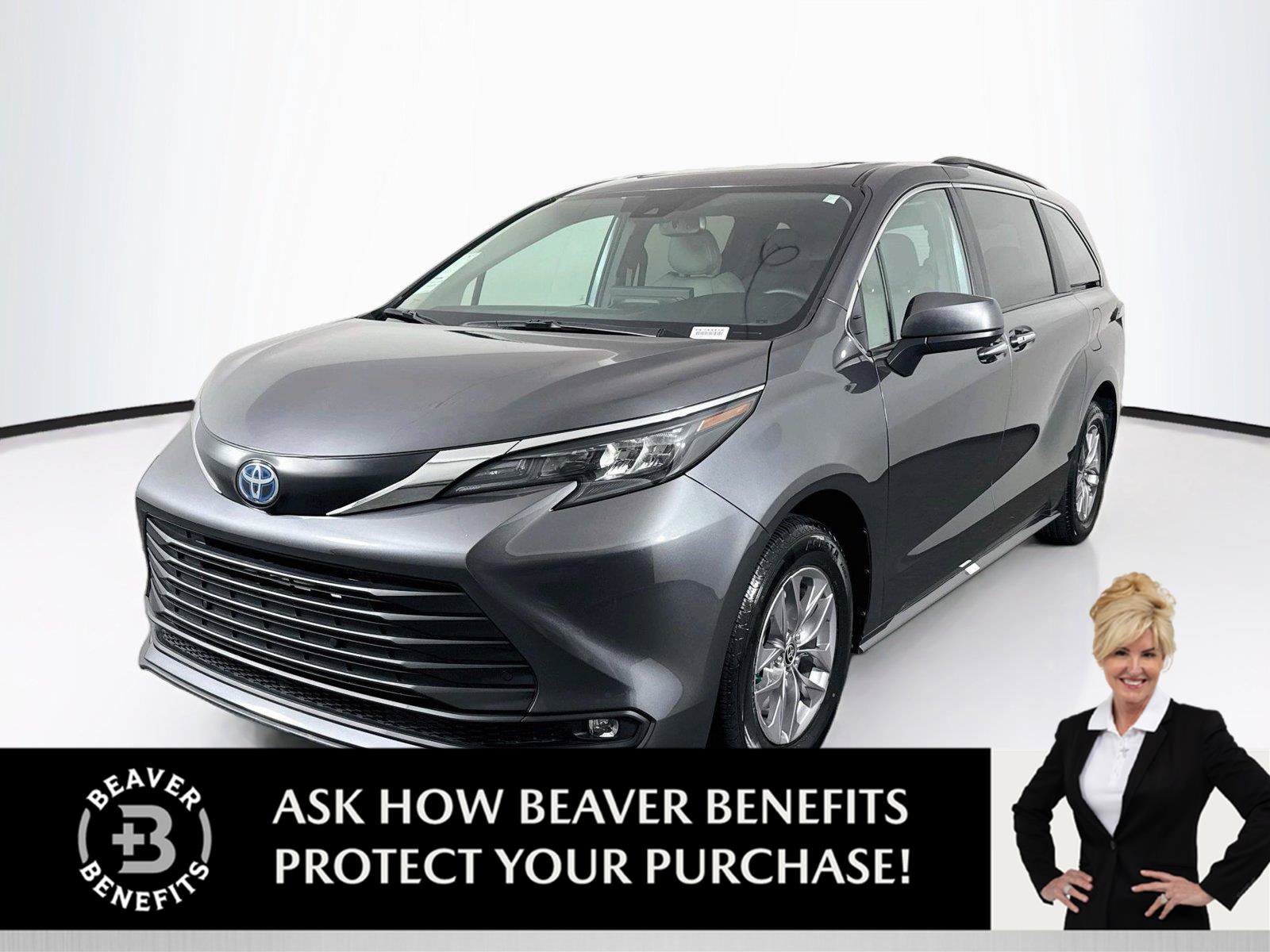 Certified 2025 Toyota Sienna XLE FWD image 1