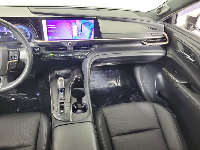 Used 2023 Toyota Crown Limited image 17