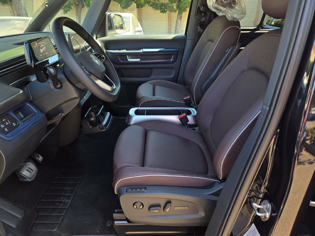 New 2025 Volkswagen ID. Buzz Pro S RWD image 8