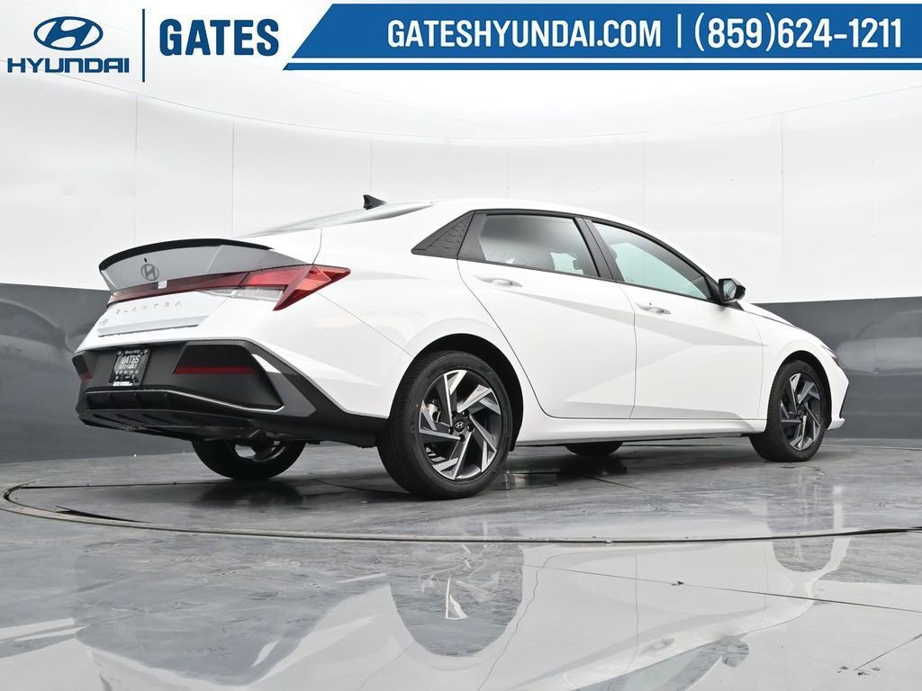 Used 2025 Hyundai Elantra Sport FWD image 29