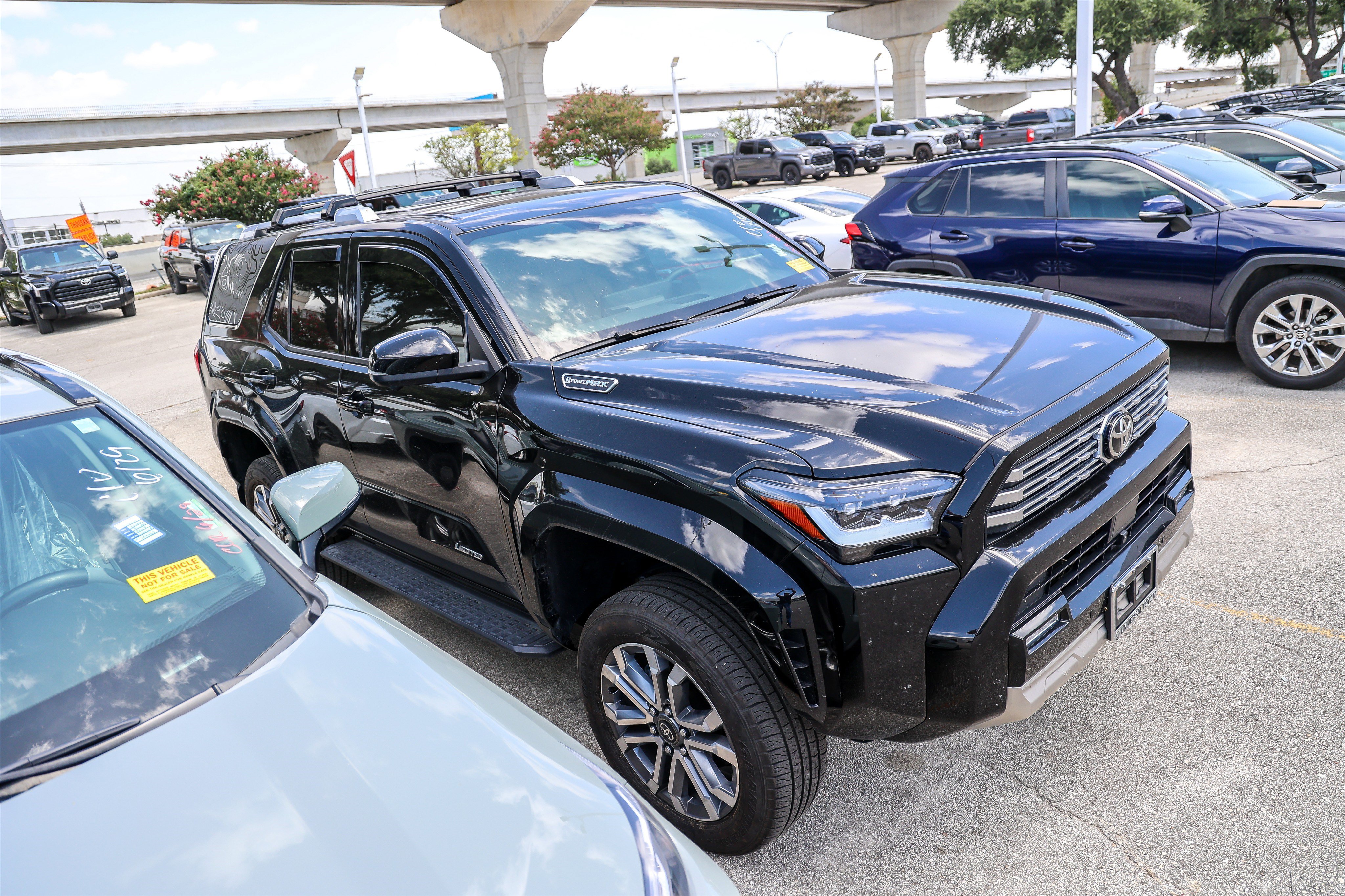 Used 2025 Toyota 4Runner Limited AWD/4WD image 7