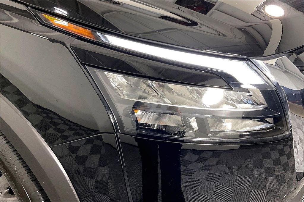 Certified 2025 Nissan Pathfinder S image 40