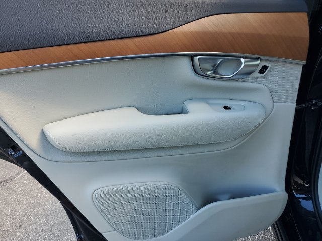 Used 2021 Volvo XC90 T5 Momentum w/ Climate Package FWD image 15