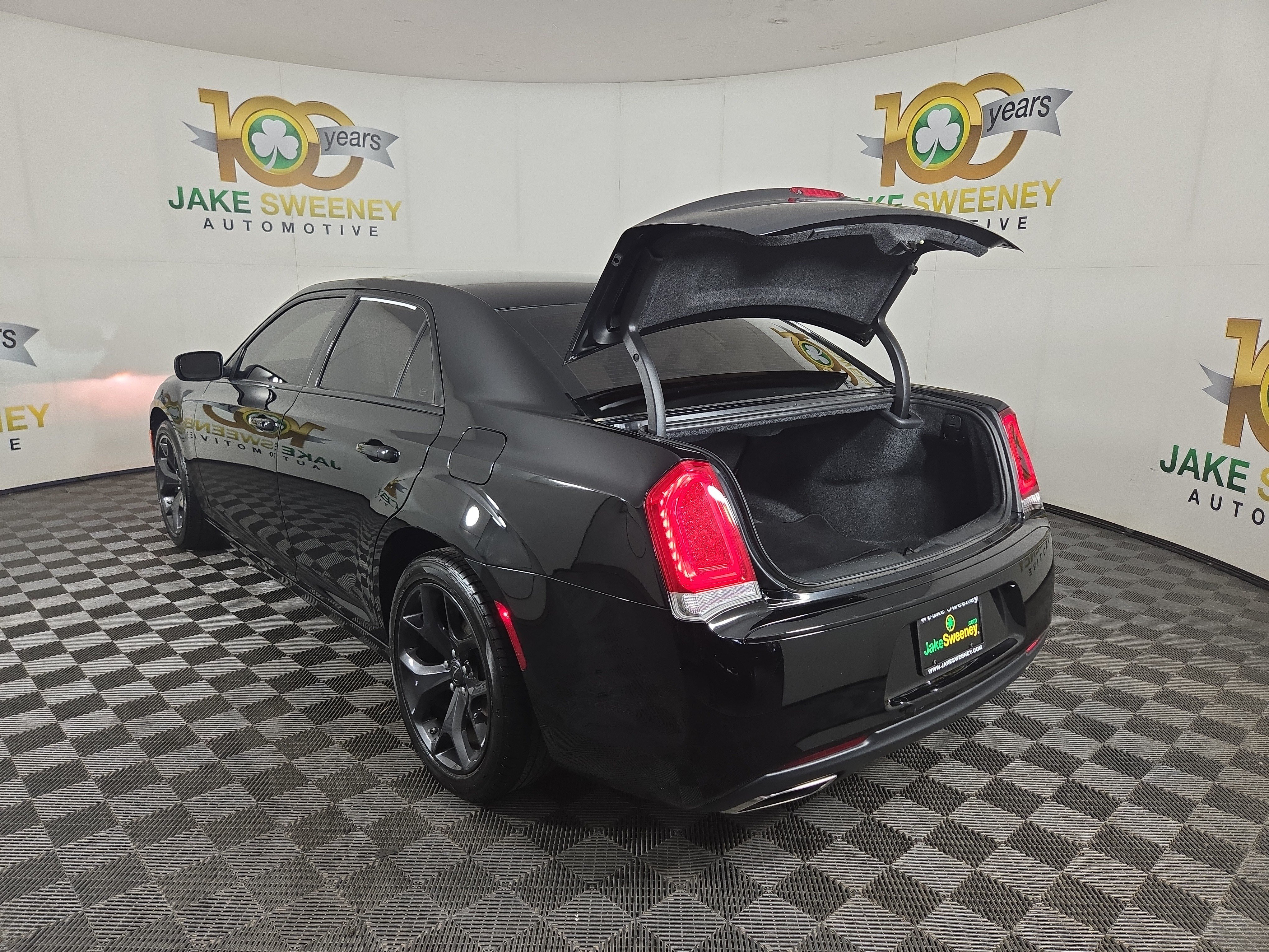 Used 2023 Chrysler 300 Touring w/ Sport Appearance Package RWD image 31
