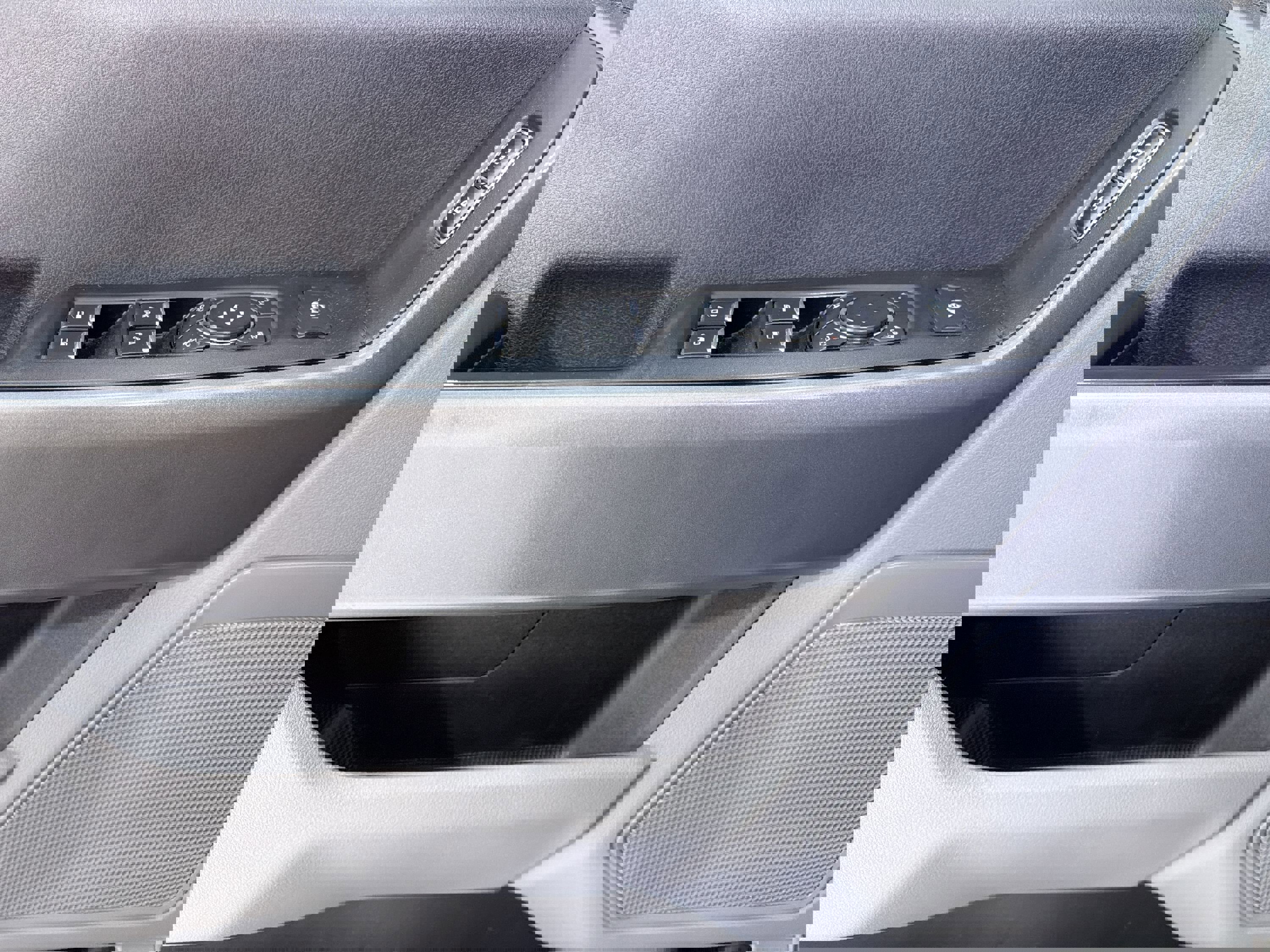 Used 2024 Ford F250 XLT w/ FX4 Off-Road Package image 12