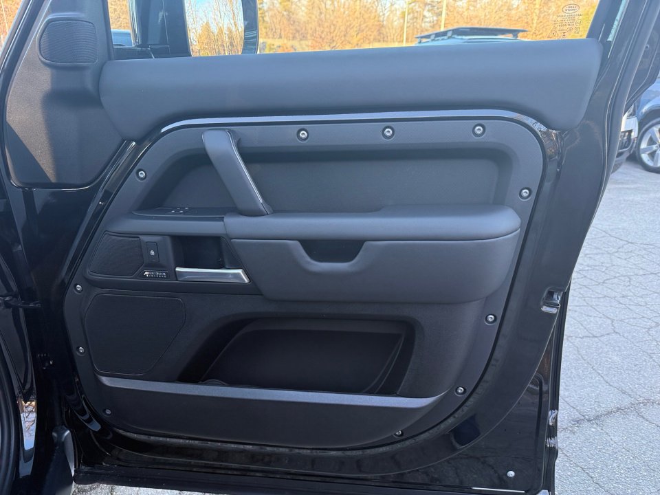 New 2026 Land Rover Defender 110 X-Dynamic SE AWD/4WD image 27