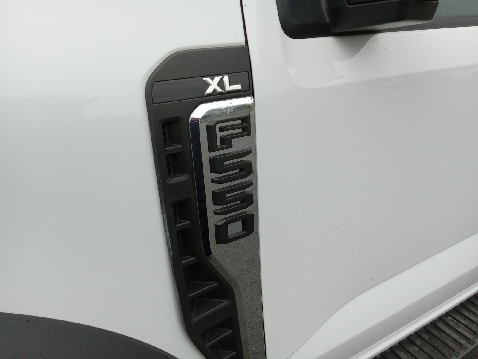Used 2023 Ford F550 4x4 Regular Cab Super Duty image 6