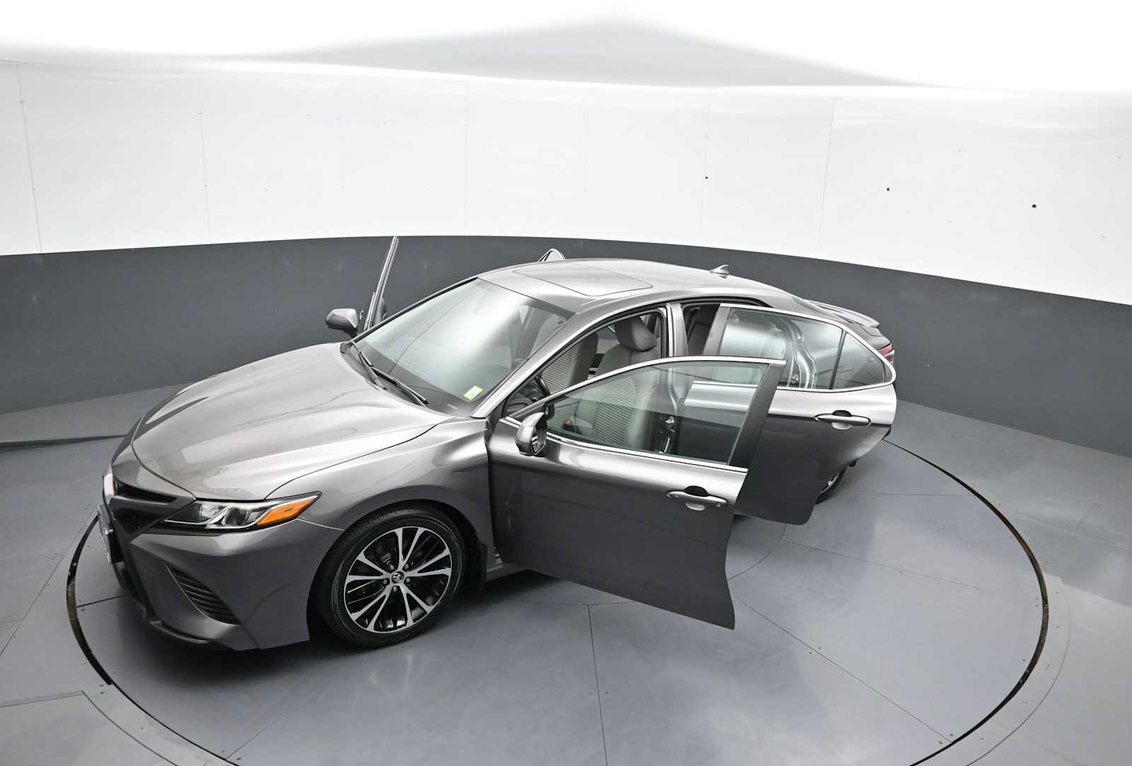 Used 2020 Toyota Camry SE w/ Convenience Package FWD image 48