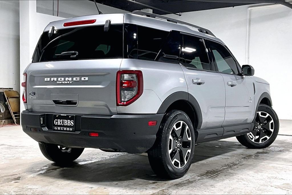 Used 2023 Ford Bronco Sport Outer Banks image 2