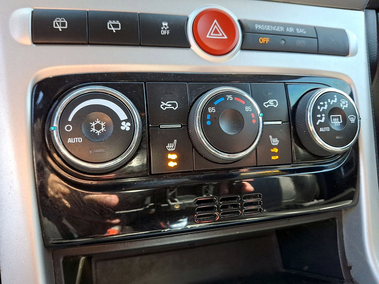 Used 2014 Chevrolet Captiva Sport LT w/ Convenience Package FWD image 18