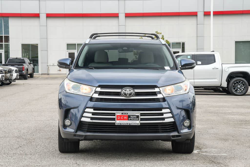 Used 2017 Toyota Highlander XLE FWD image 2