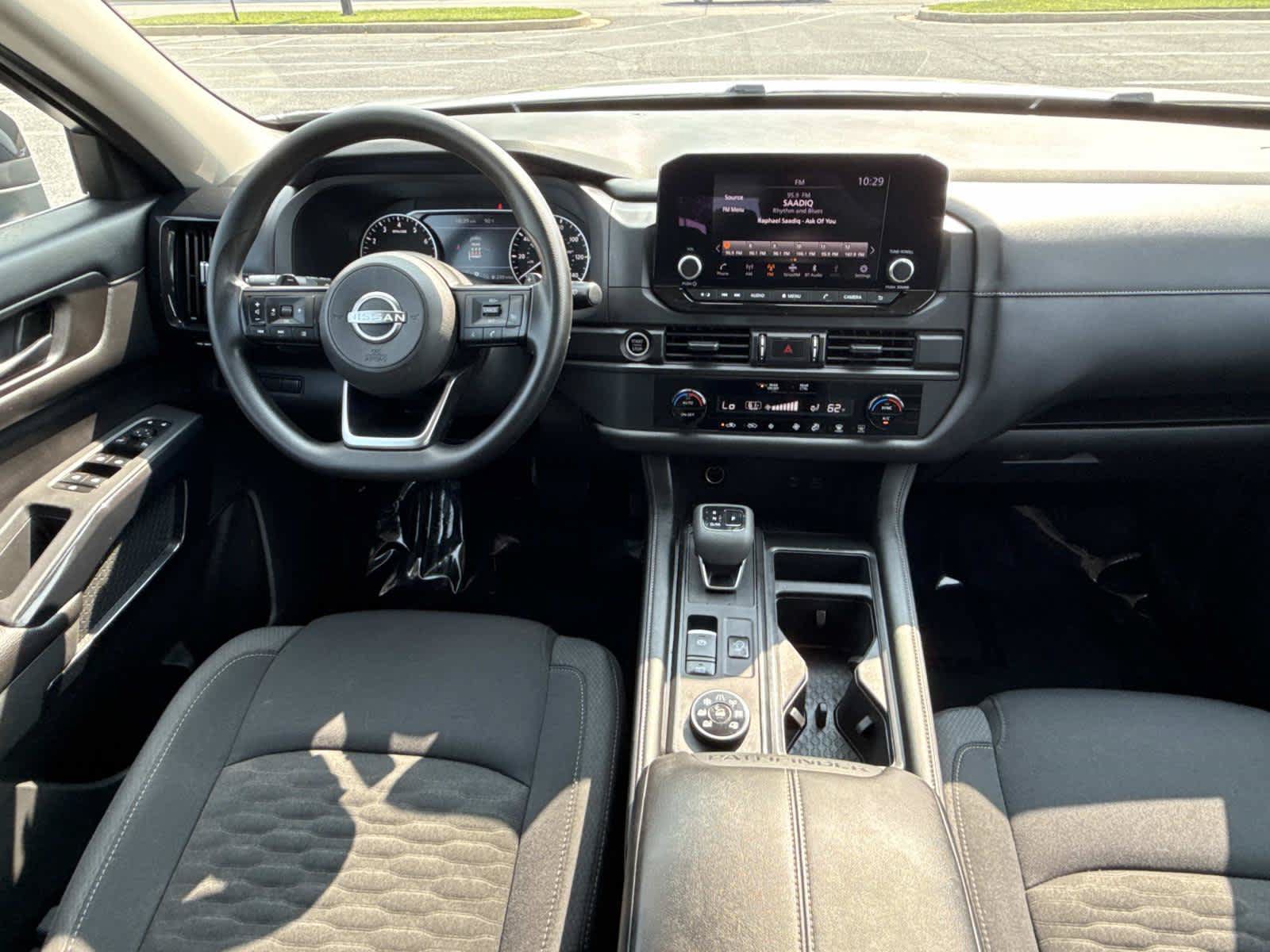 Used 2024 Nissan Pathfinder S AWD/4WD image 18