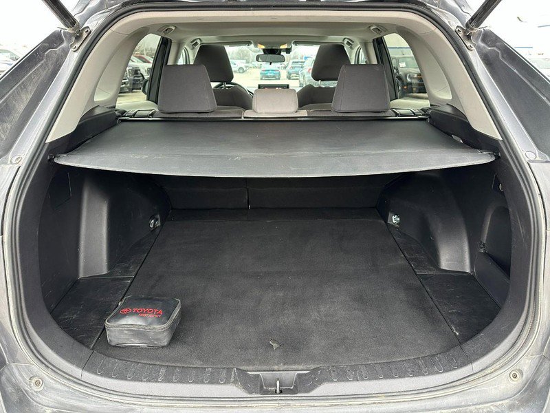 Used 2021 Toyota RAV4 XLE w/ Convenience Package image 5