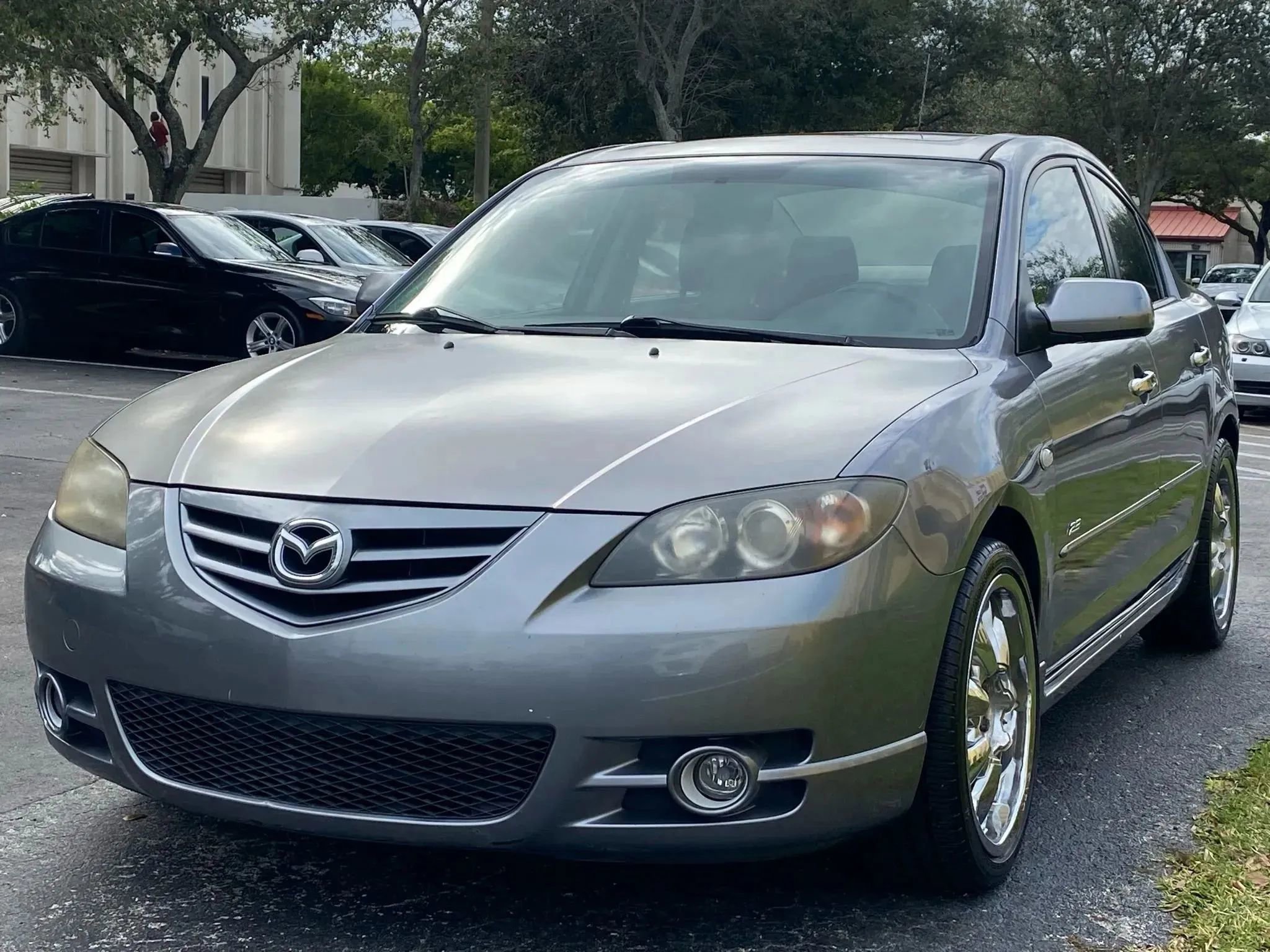 Used 2005 MAZDA MAZDA3 s w/ Moonroof & 6-CD Pkg FWD image 4