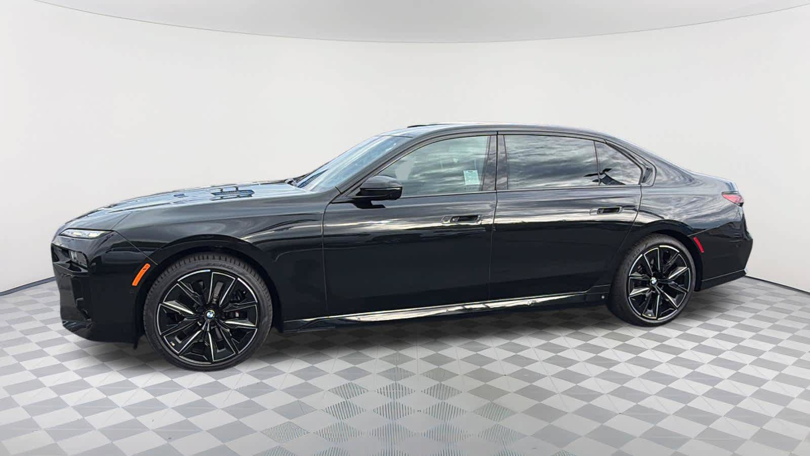 Used 2023 BMW 760i xDrive w/ Executive Package AWD/4WD image 8