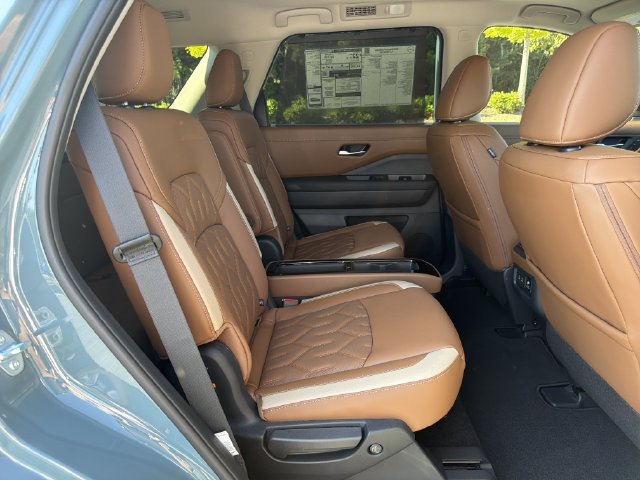 New 2026 Nissan Pathfinder Platinum AWD/4WD image 17