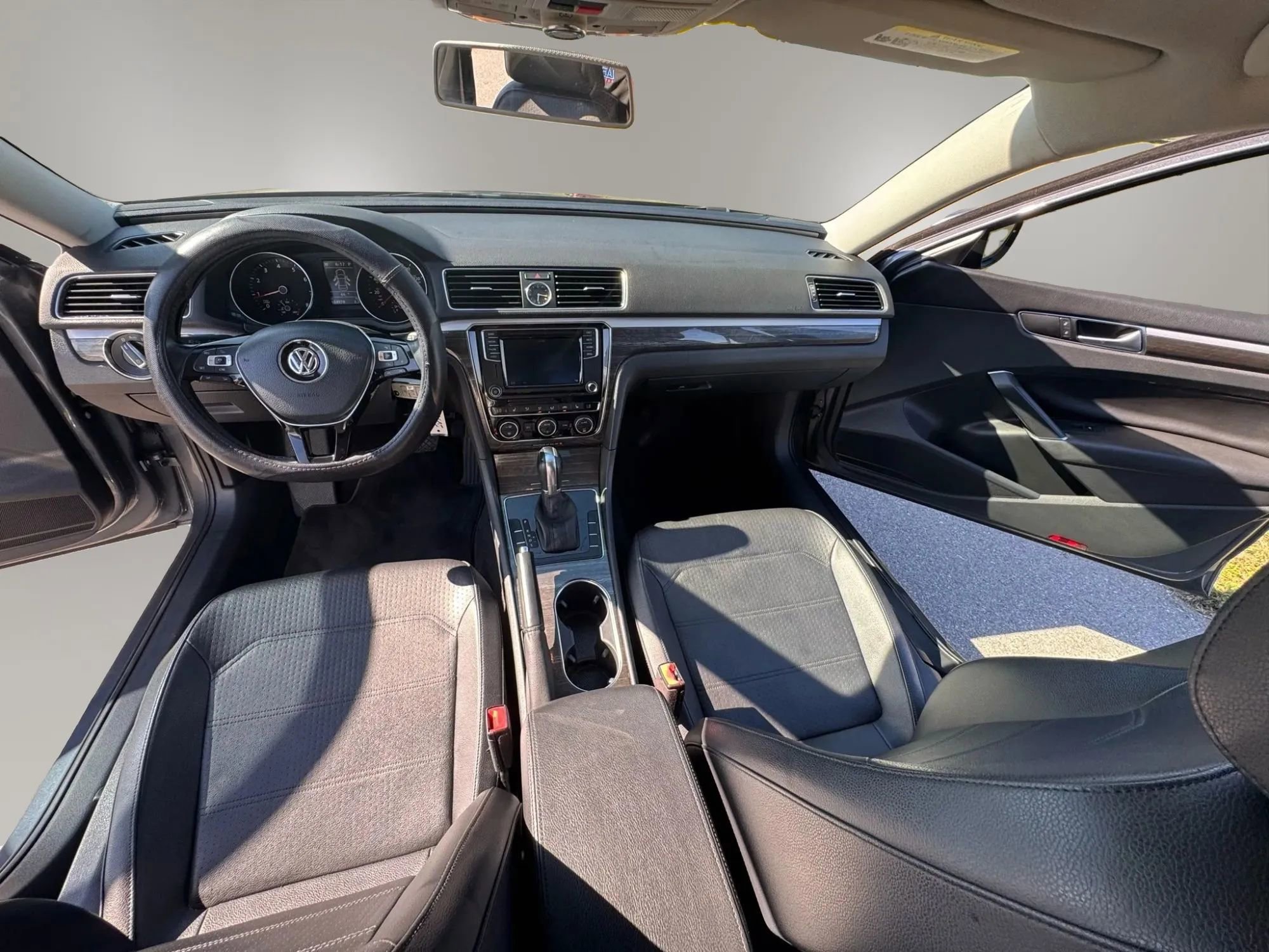 Used 2016 Volkswagen Passat 1.8T SE FWD image 9