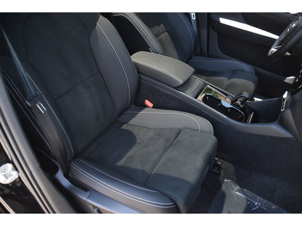 Used 2023 Volvo C40 P8 Recharge Plus AWD/4WD image 30