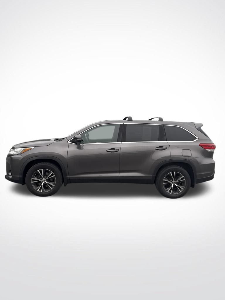 Used 2019 Toyota Highlander LE AWD/4WD image 2