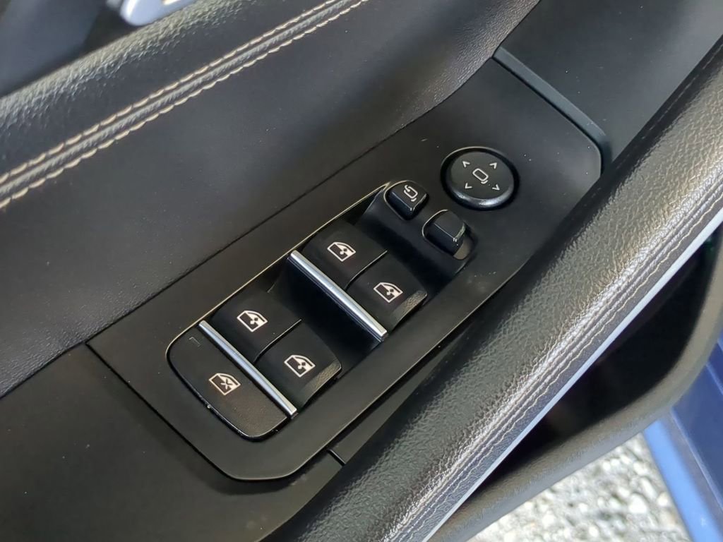 Used 2021 BMW X6 sDrive40i w/ M Sport Package image 27