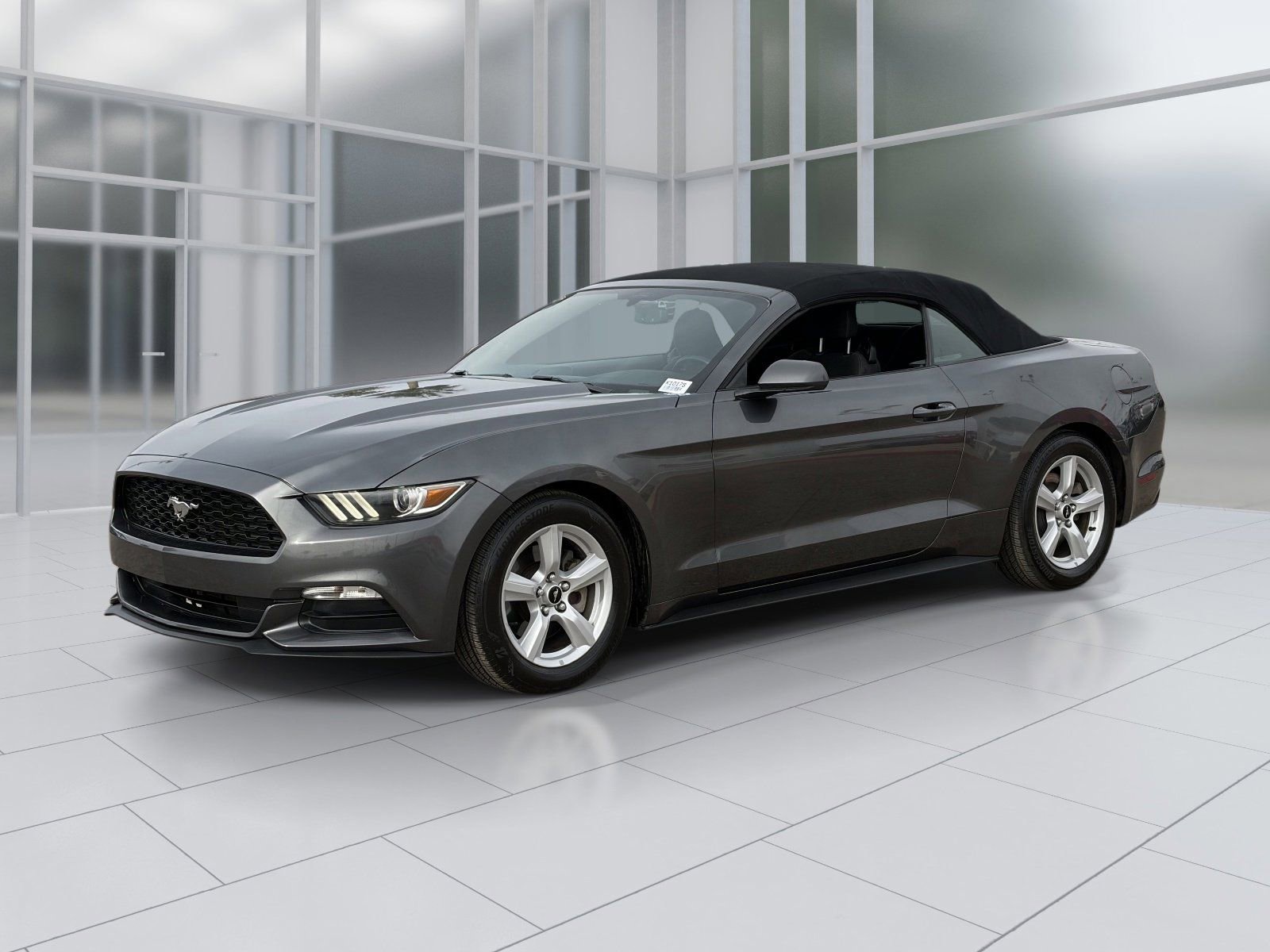 Used 2016 Ford Mustang Convertible image 2