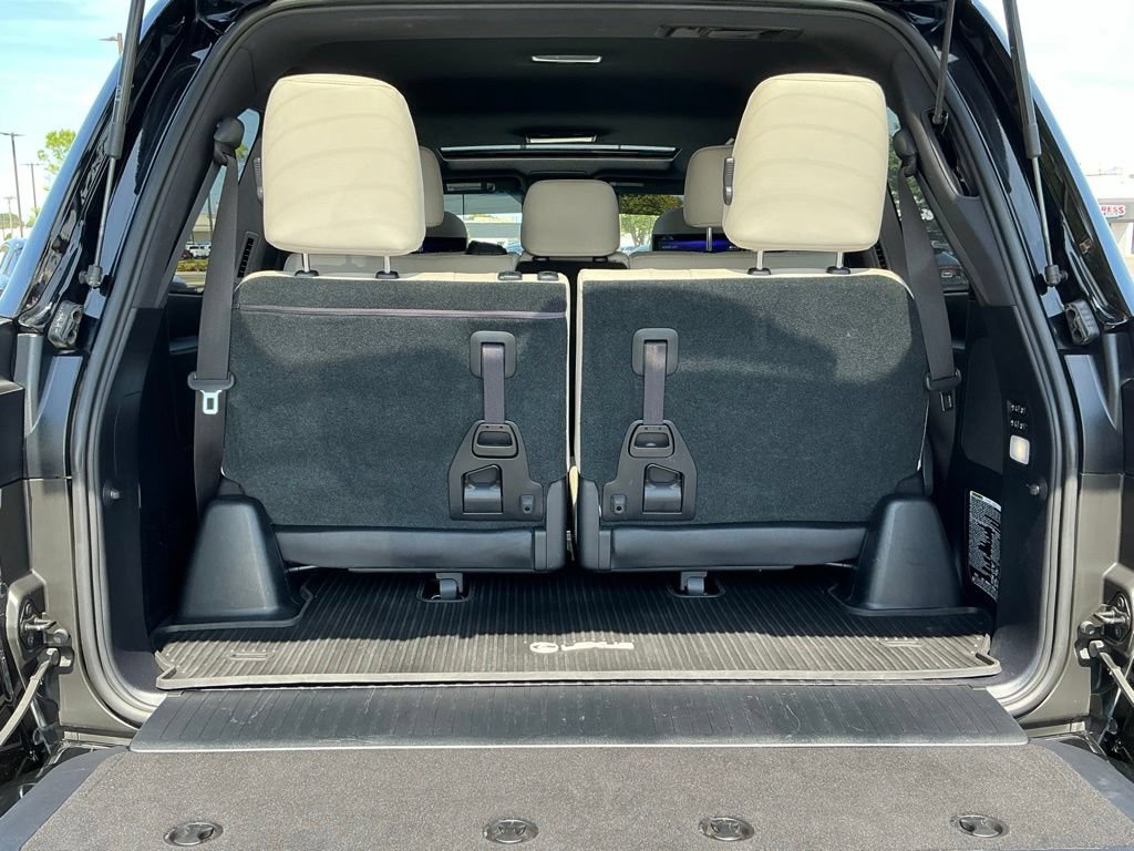 Used 2020 Lexus LX 570 4WD w/ Sport Package image 20