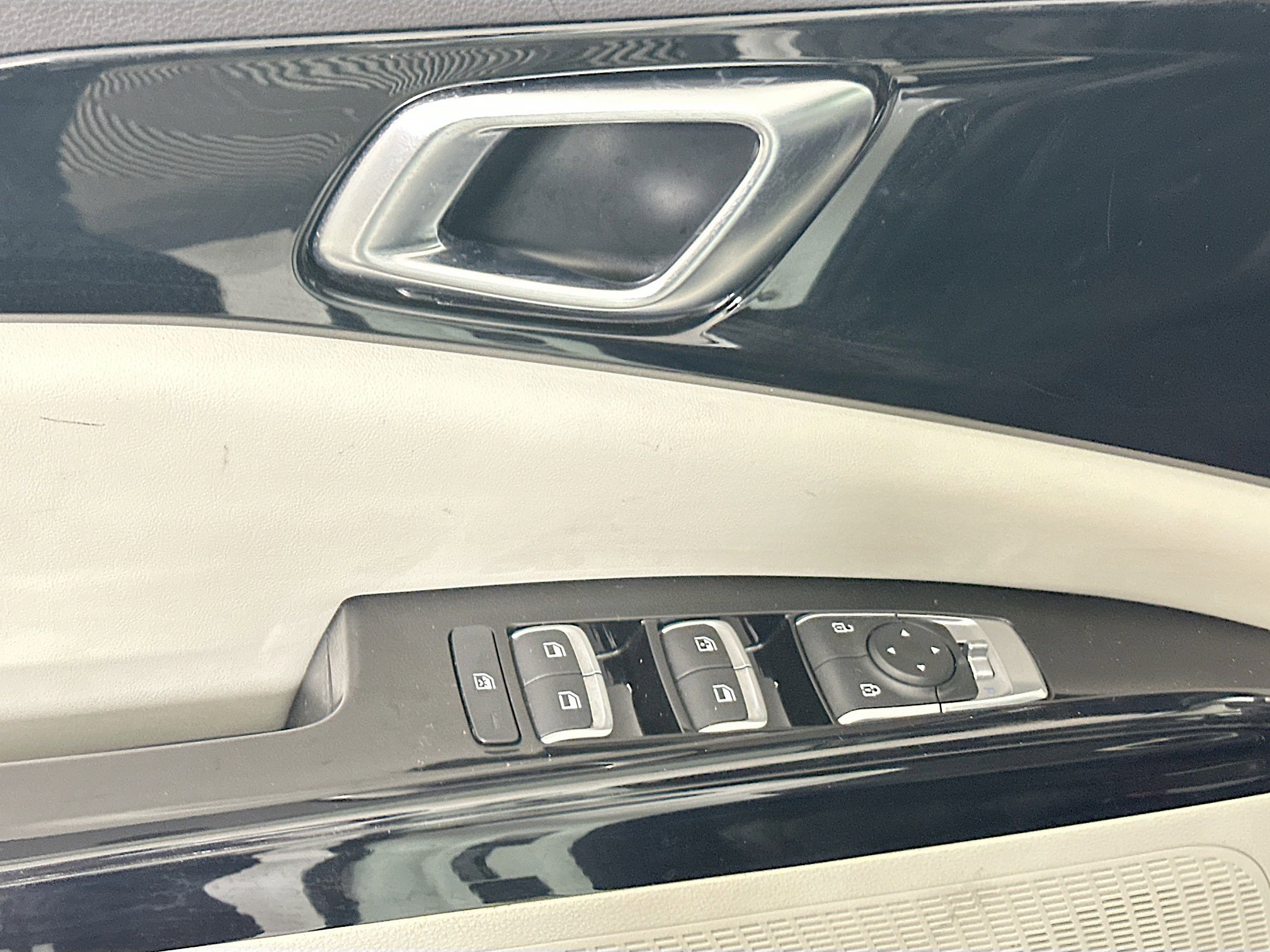 Used 2024 Kia Carnival EX FWD image 14