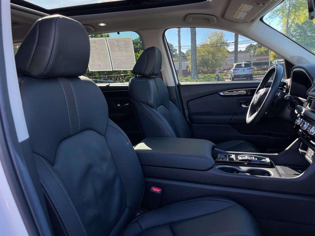 Certified 2025 Honda Pilot Touring image 31