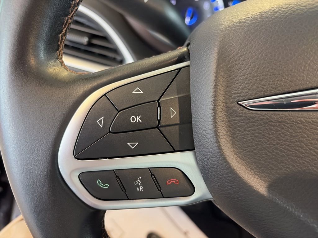 Used 2017 Chrysler Pacifica Touring-L image 31