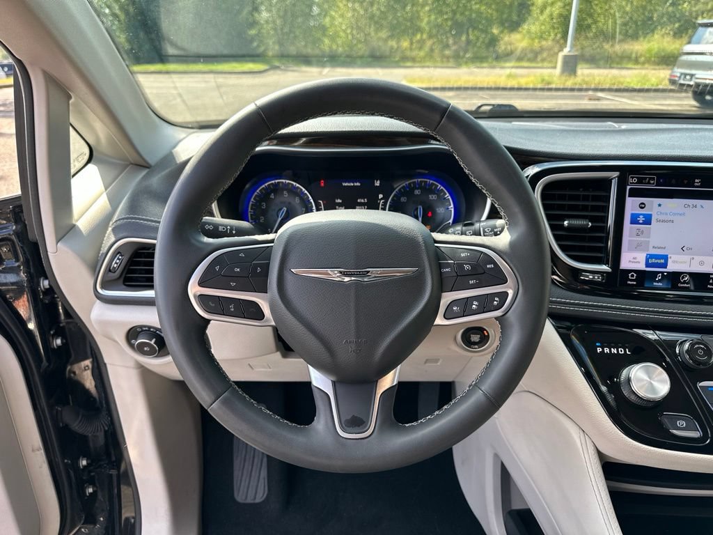 Used 2023 Chrysler Pacifica Limited FWD image 50