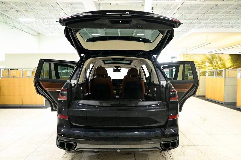 Used 2025 BMW X7 M60i image 22