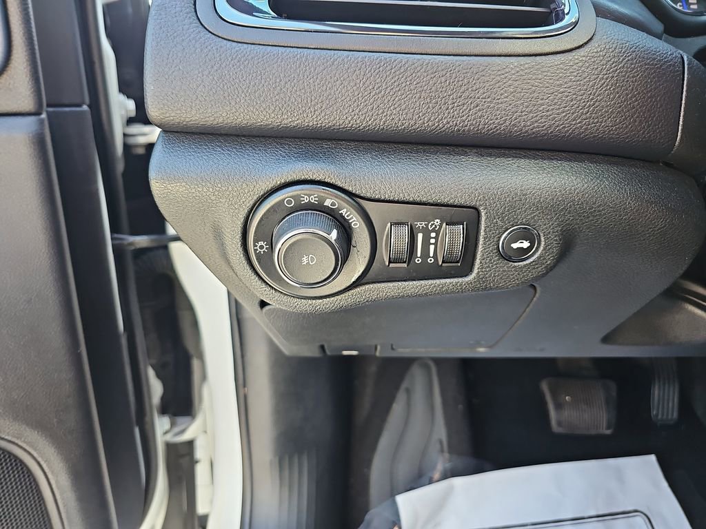 Used 2015 Chrysler 200 S image 28