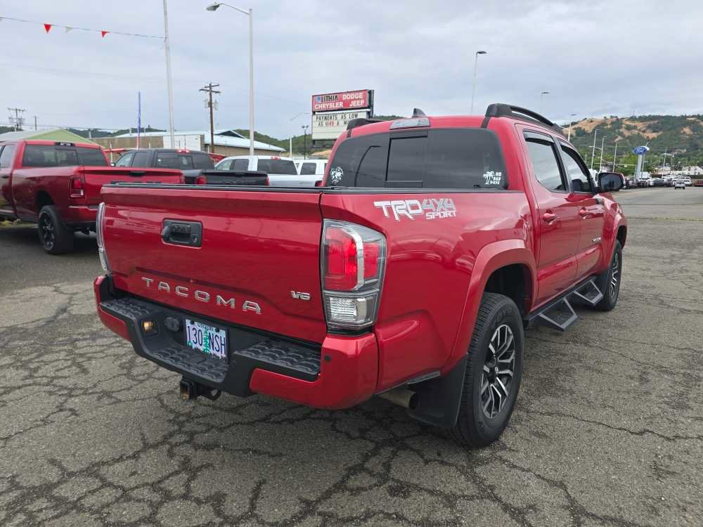 Used 2020 Toyota Tacoma TRD Sport w/ TRD Premium Sport Package AWD/4WD image 3