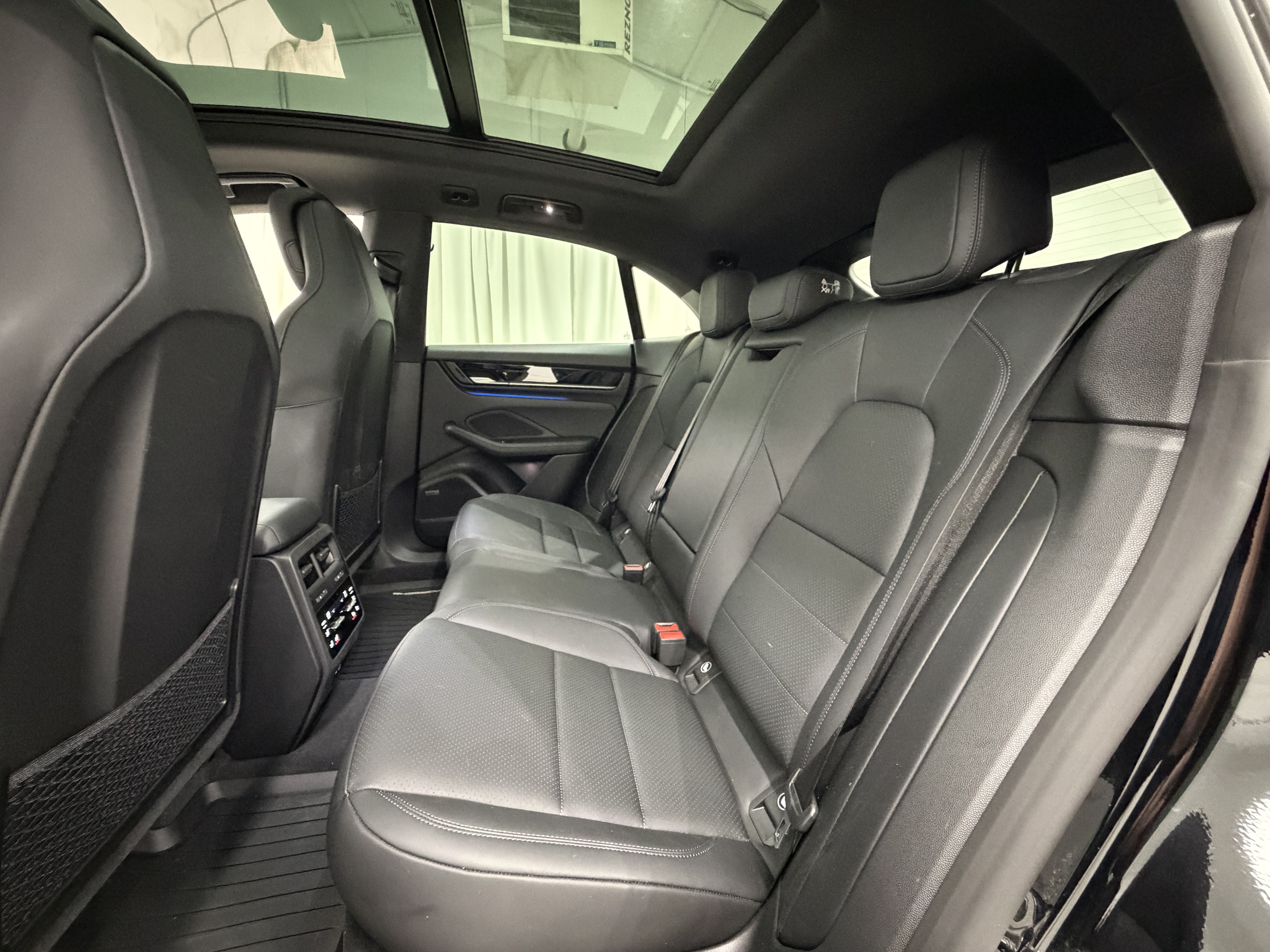 Certified 2025 Porsche Macan Electric RWD image 20