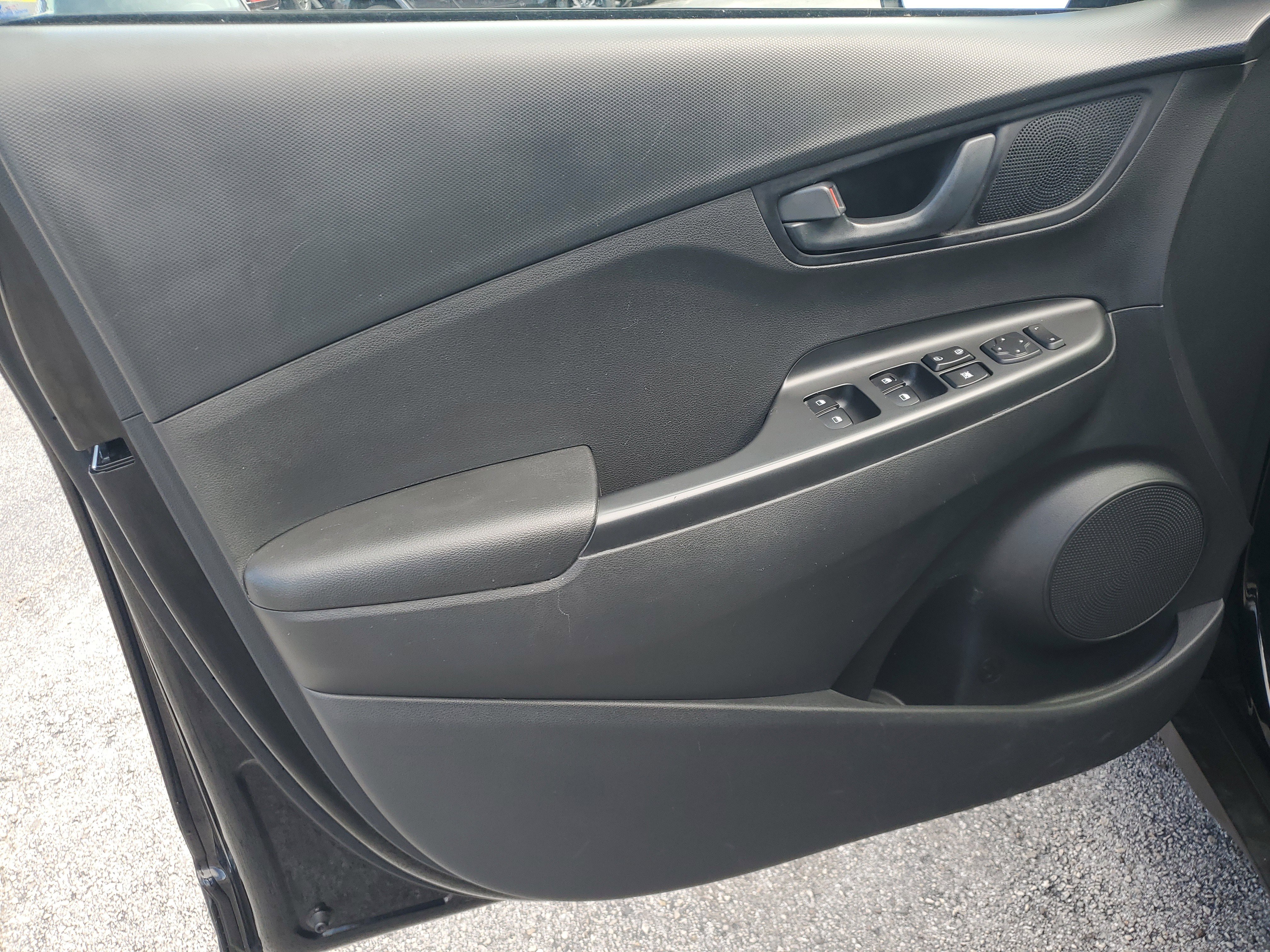 Used 2023 Hyundai Kona SE image 11