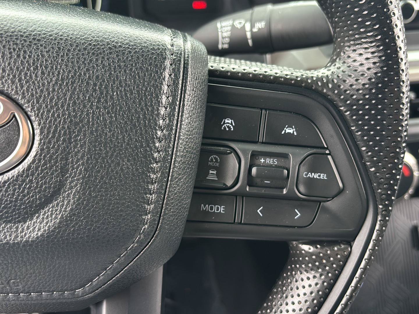 Used 2024 Toyota Tacoma SR5 AWD/4WD image 32