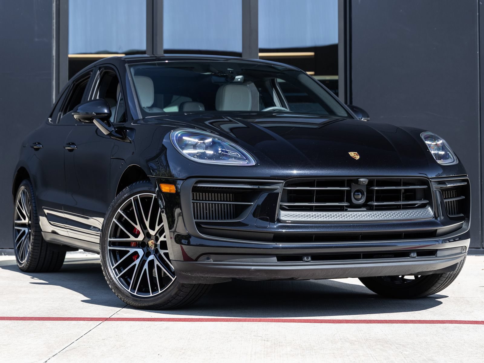 Certified 2024 Porsche Macan S AWD/4WD image 6