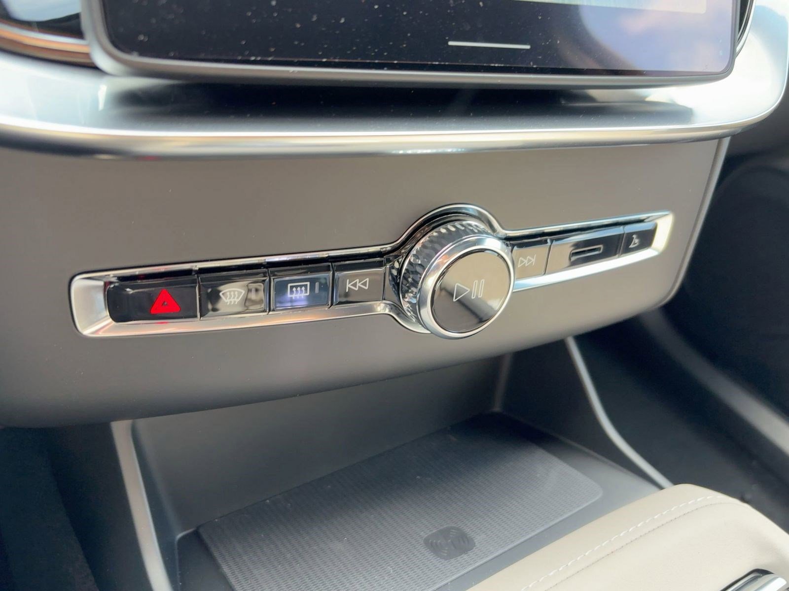 New 2026 Volvo XC90 B6 Plus w/ Protection Package image 19