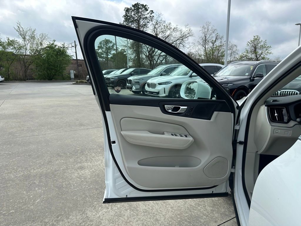 Used 2022 Volvo XC60 B5 Inscription w/ Advanced Package image 7