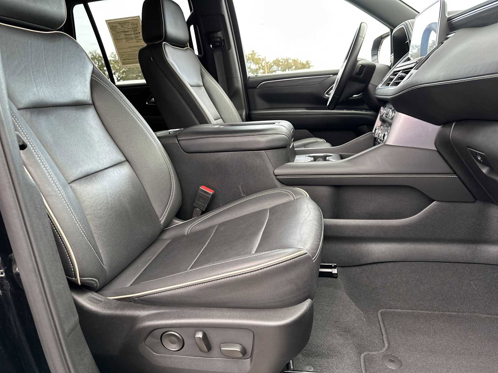 Used 2024 GMC Yukon SLT image 30