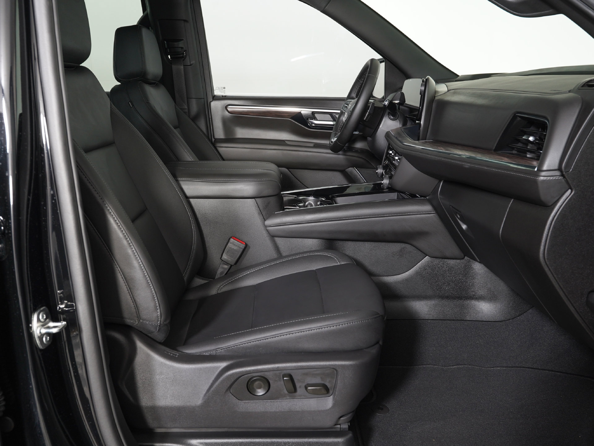 Used 2026 Chevrolet Tahoe Z71 AWD/4WD image 10