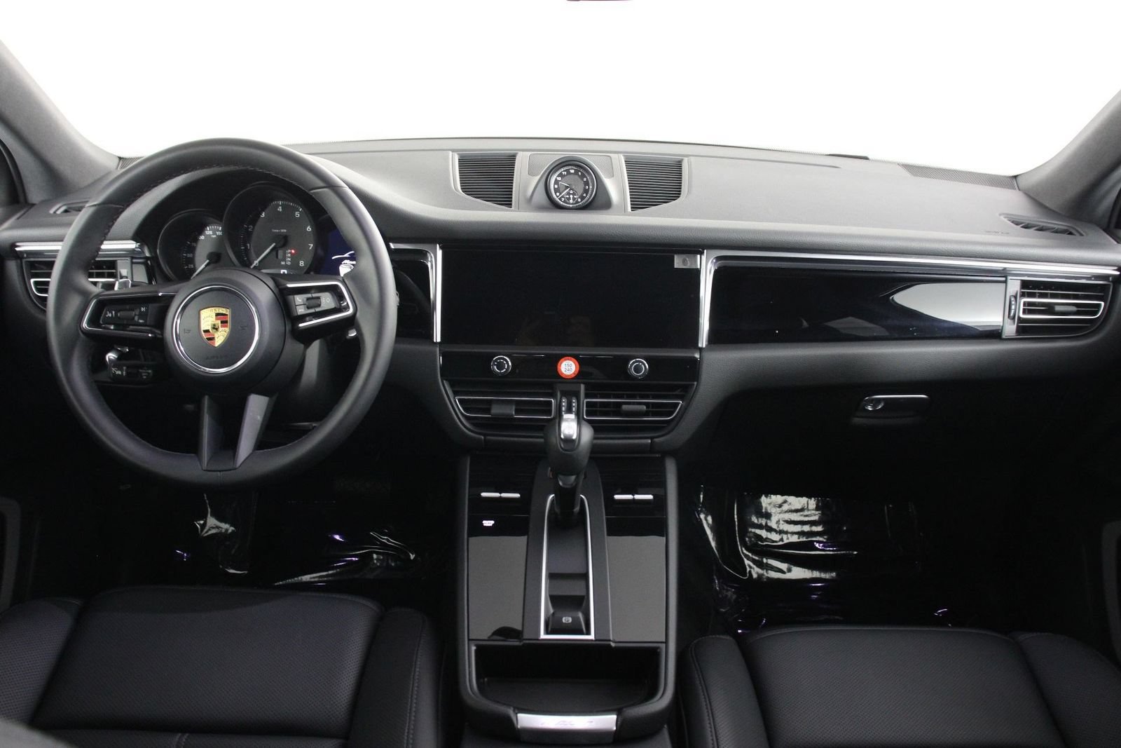 Certified 2026 Porsche Macan AWD/4WD image 11