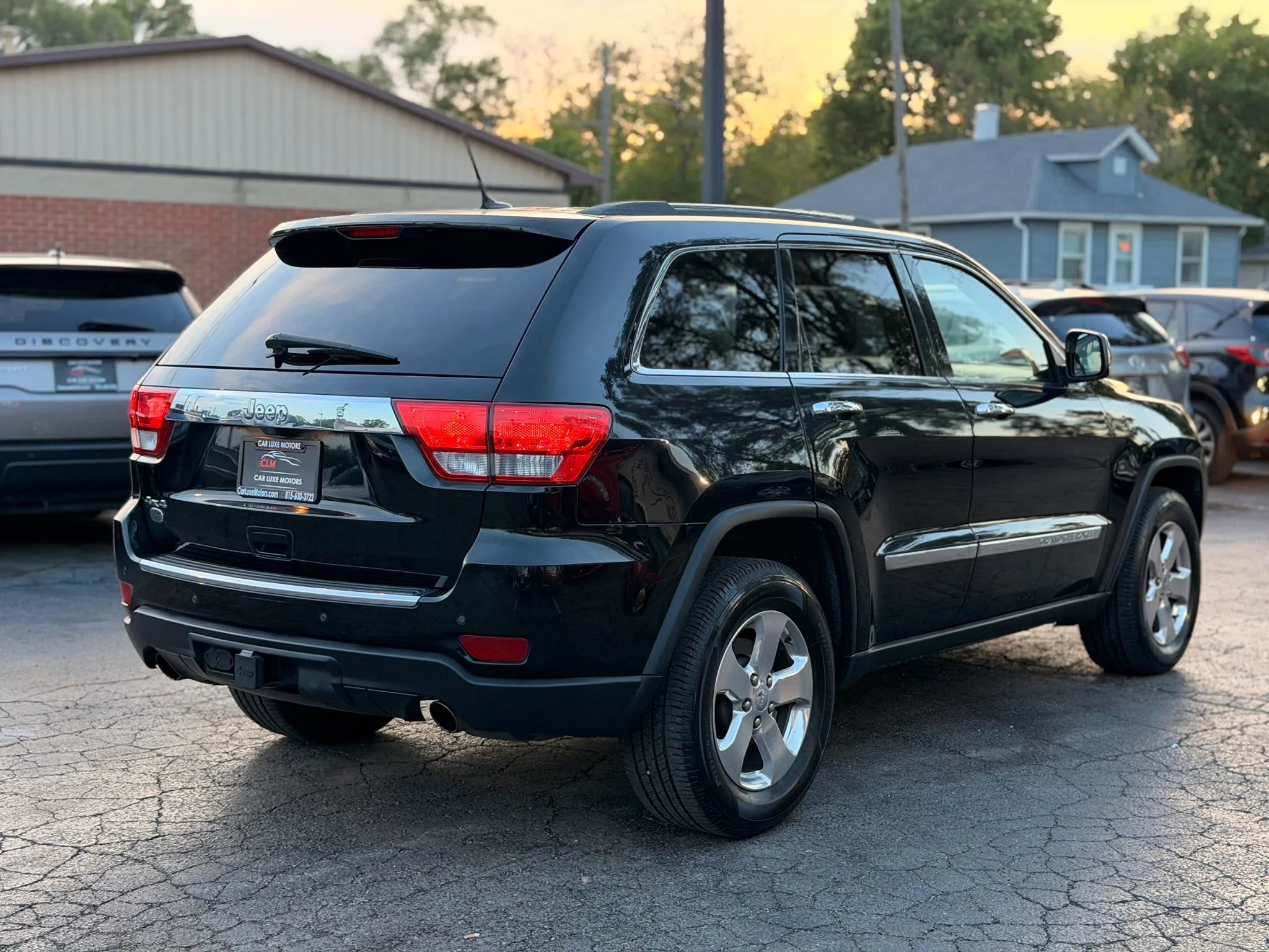 Used 2013 Jeep Grand Cherokee Overland AWD/4WD image 4