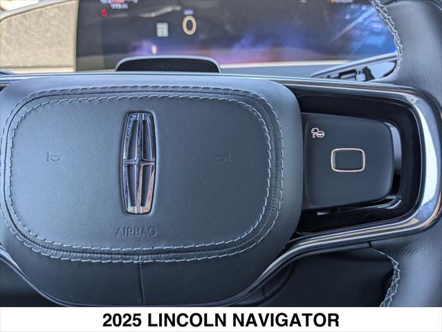 Used 2025 Lincoln Navigator Reserve w/ Jet Appearance Package image 12
