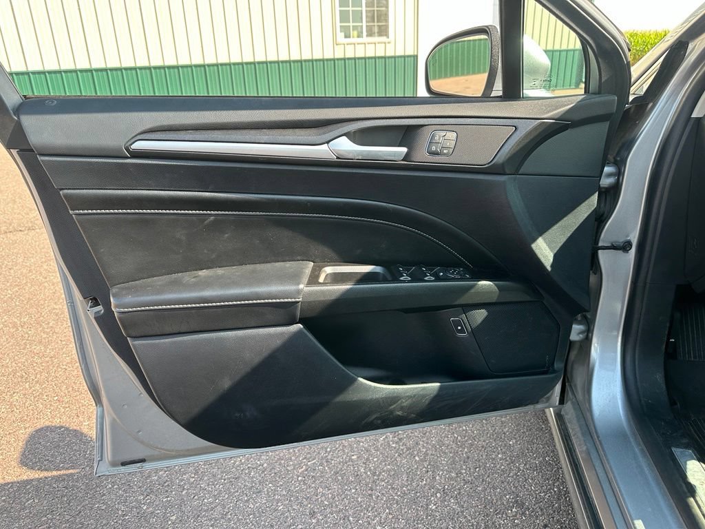 Used 2020 Ford Fusion Energi Titanium FWD image 12