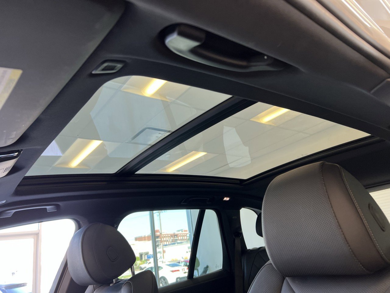 Used 2024 BMW X5 xDrive40i w/ Premium Package image 37