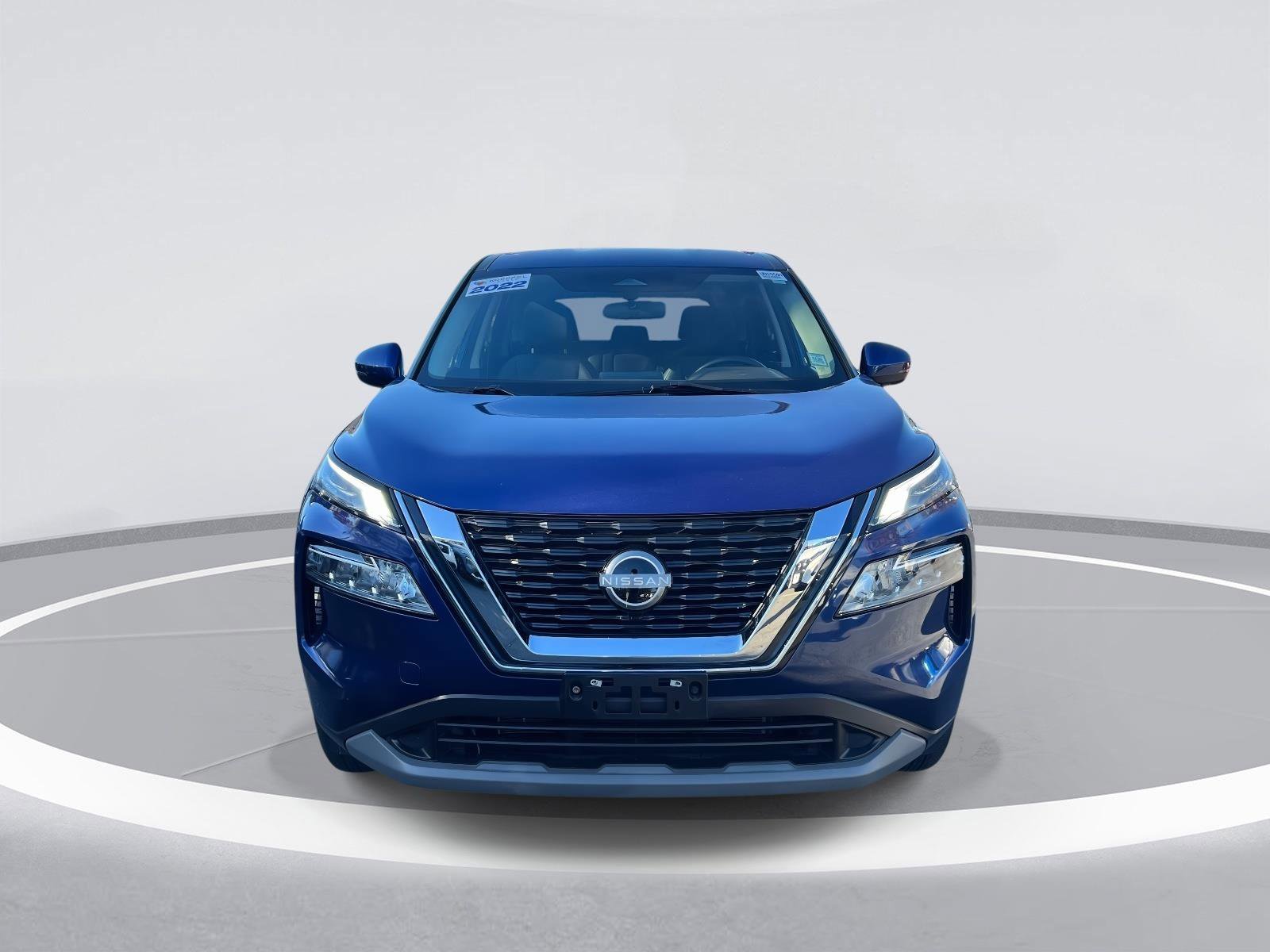 Used 2022 Nissan Rogue SV image 2